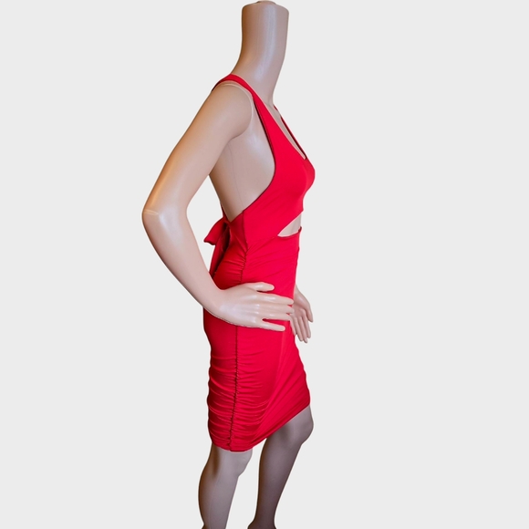Women's Sexy Red Ruched Cut-Out Front Bodycon Mini Dress - Picture 10 of 16
